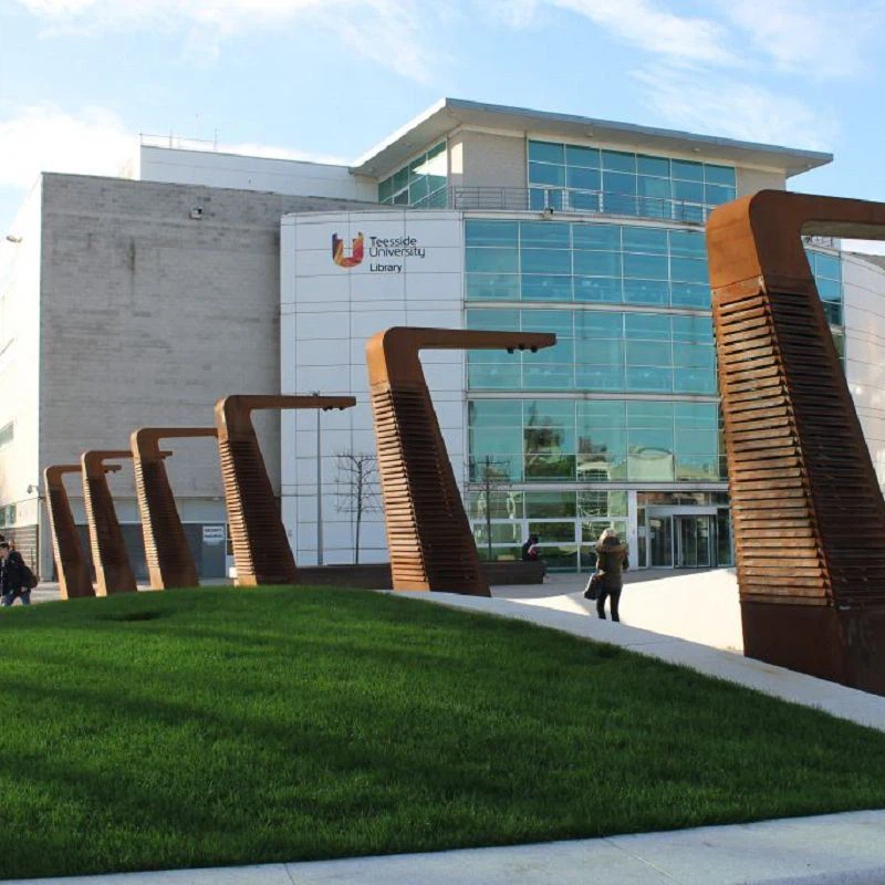 Tuinbeeldhouwwerk van cortenstaal