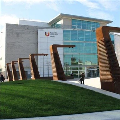 Tuinbeeldhouwwerk van cortenstaal