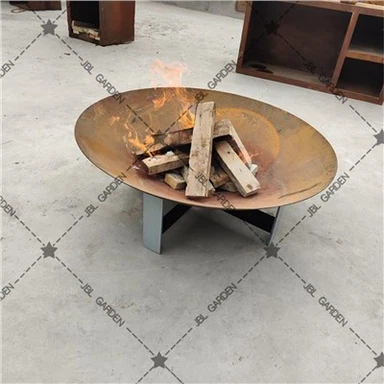 Moderne houtgestookte buitenhaard