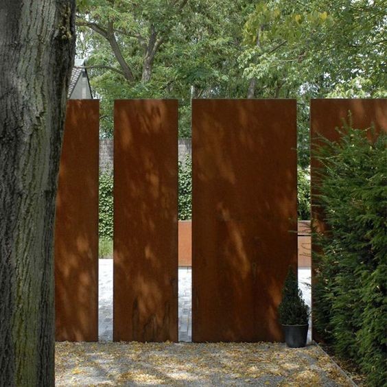 Metal Partition For Courtyard